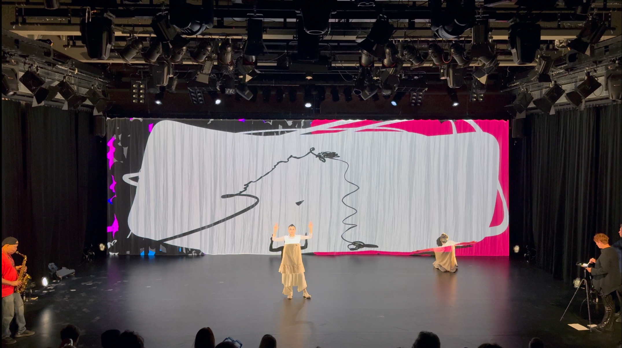Daniel Geiger (painting)Oleksiy Koval (painting) Thomas Rieger (painting) Veronika Wenger (drawing) Steve Coleman (alto saxophone) Alina Sokulska (dance) Víctor Aicua (dance) Münchner Kammerspiele